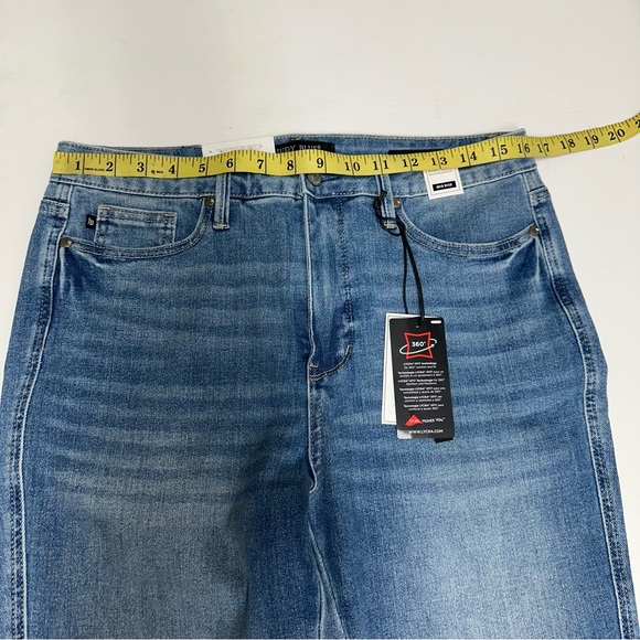 Judy Blue Flare Jeans in Classic Blue mid rise sz 13/31 NWT - Picture 3 of 9